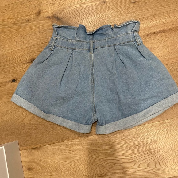 Paper bag Shorts - Picture 2 of 3